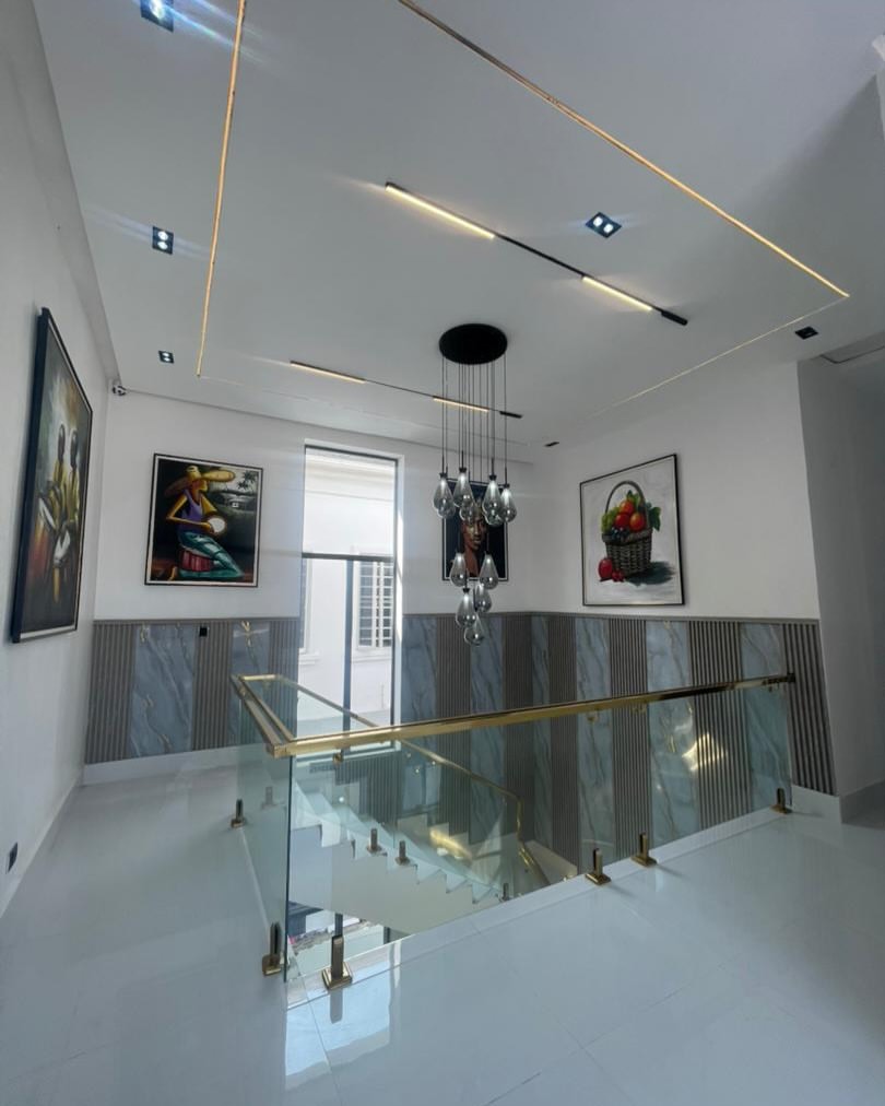Elegant 5-Bedroom Haven with Resort-Style Pool in Lekki