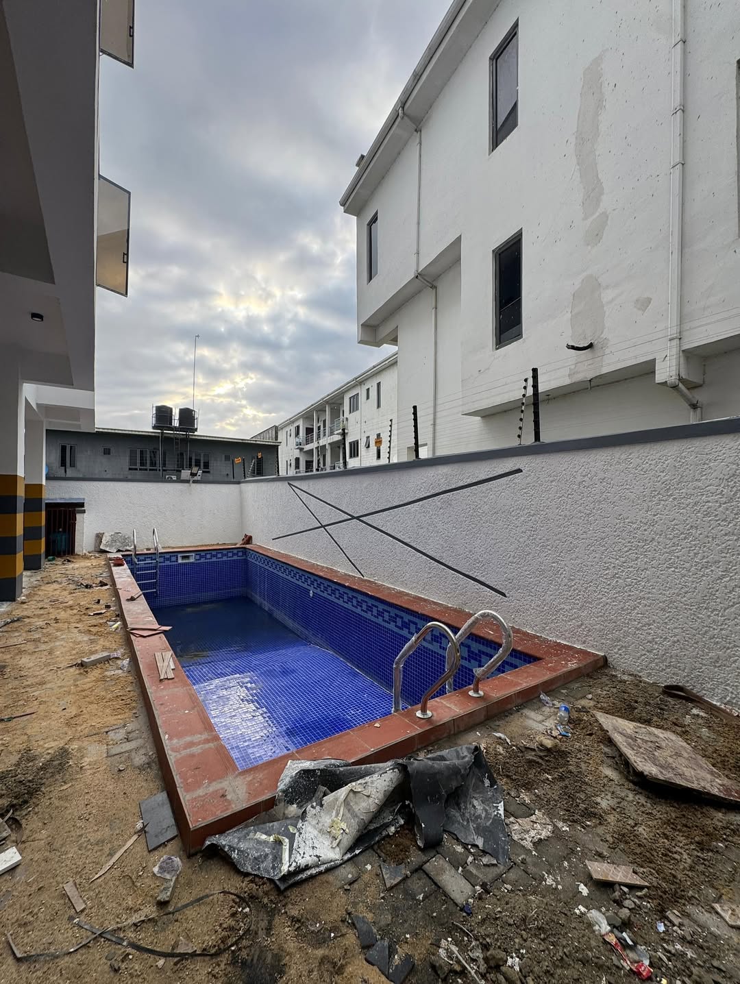 Lekki’s Finest: Resort-Style 2BR with Pool & Gym