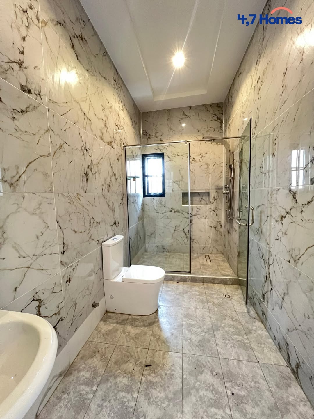 Lekki Phase 1: Your Private 5-Bedroom Sanctuary