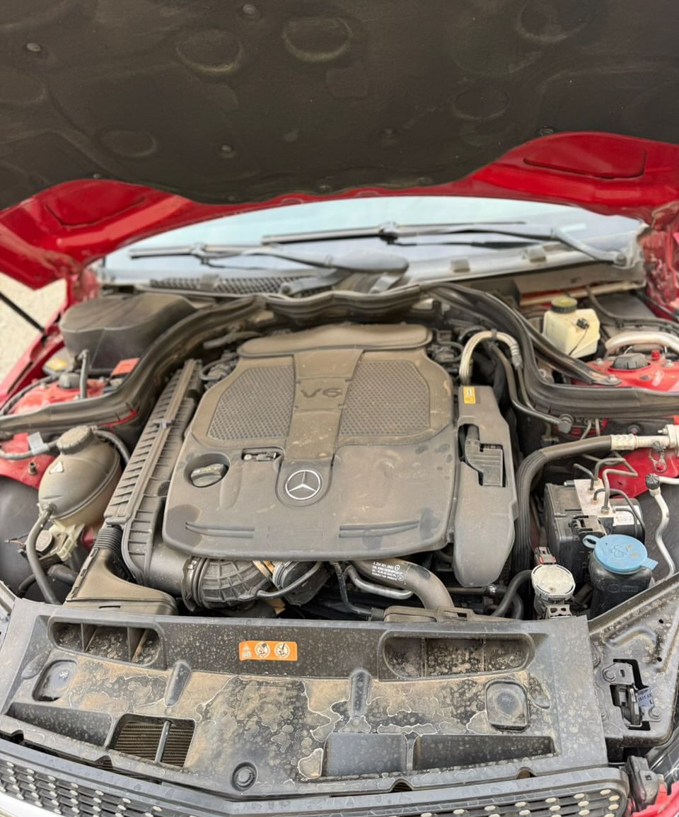 Luxury 2013 Mercedes C300: Panoramic Roof & 4MATIC