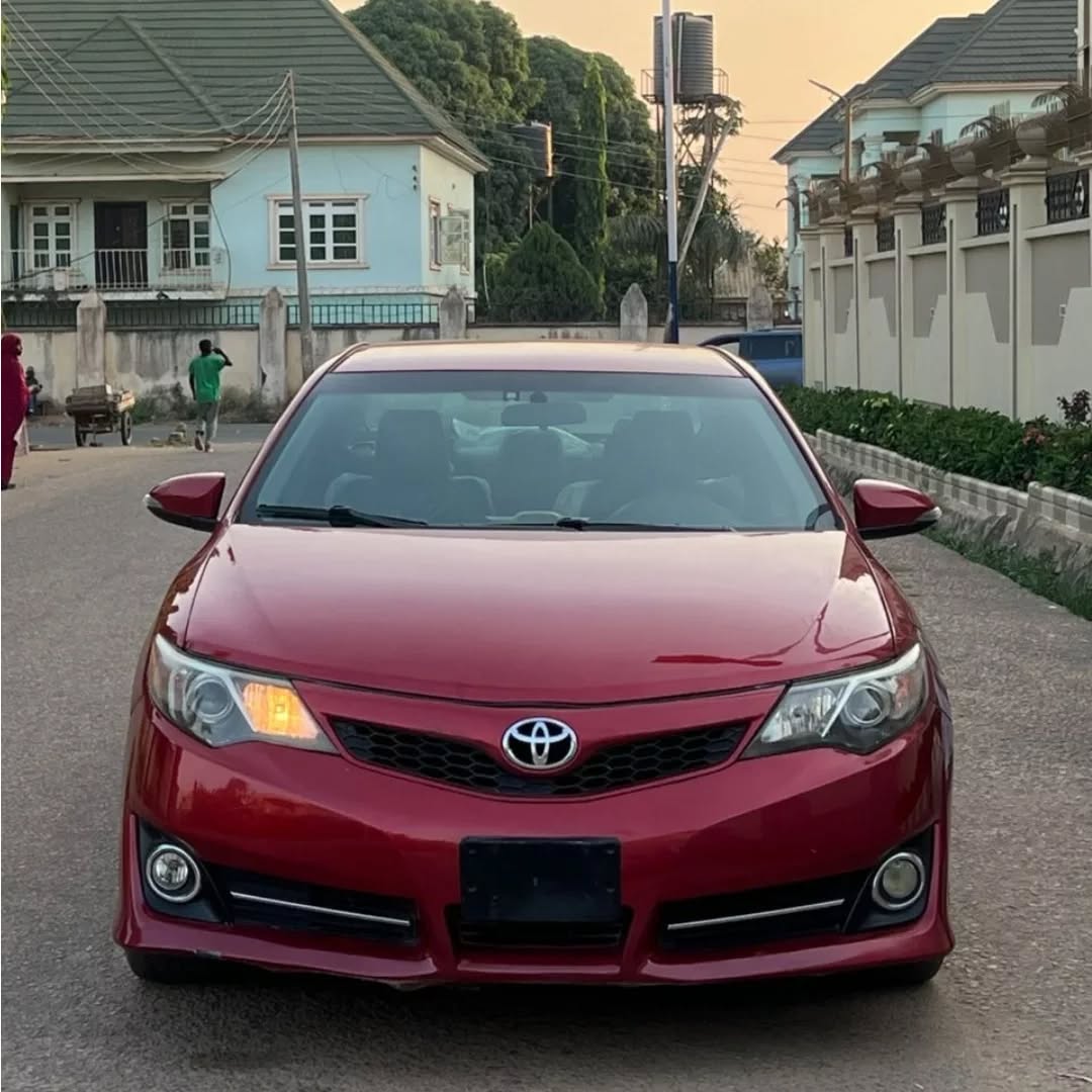2013 Toyota Camry SE: Super Clean, Duty Paid