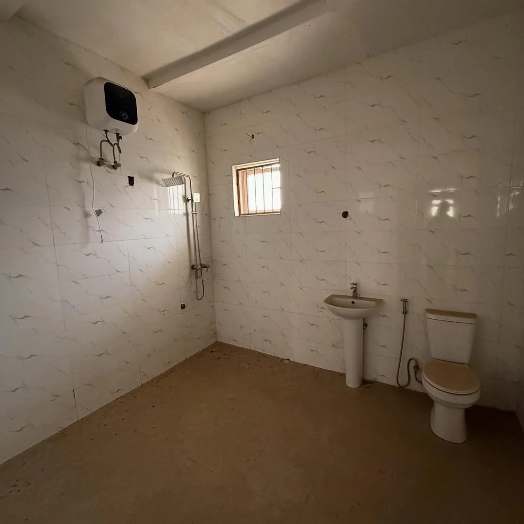 Exquisite 4-Bed Terrace Duplex with BQ in Dape