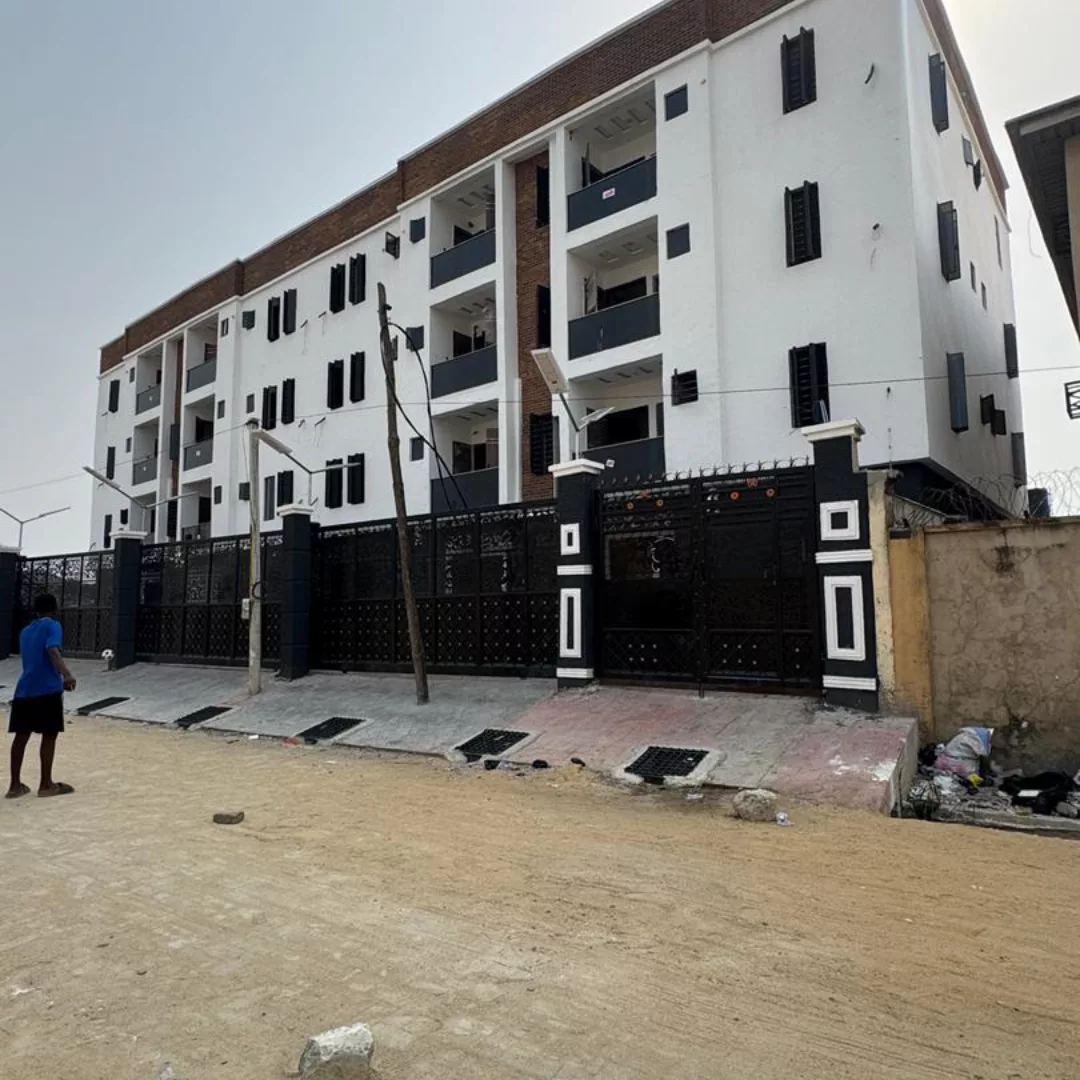 Rare 2-Bed Ensuite Gem Before Chevron, Lekki