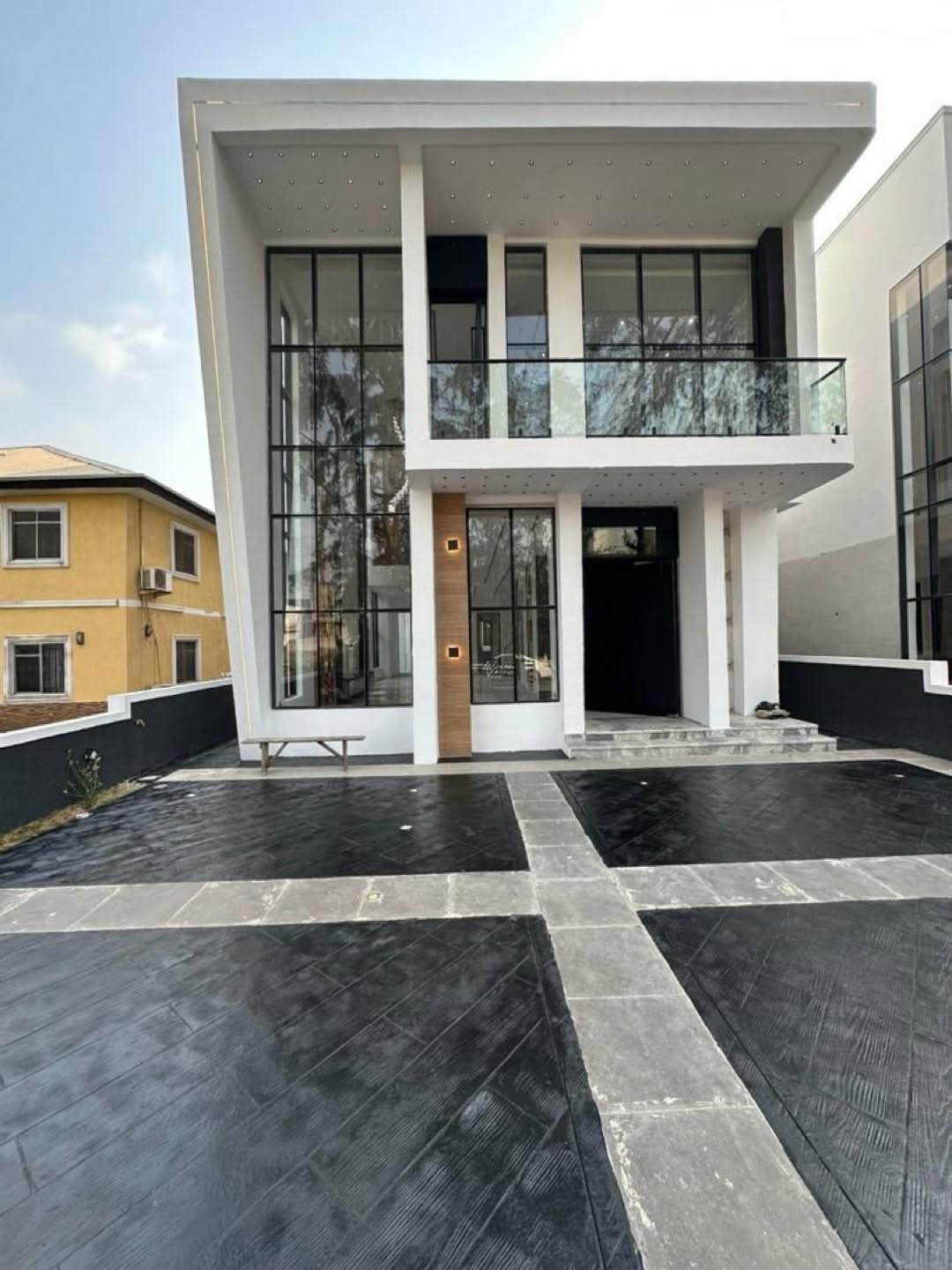 Lekki Oasis: 5BR Duplex with Private Pool & BQ