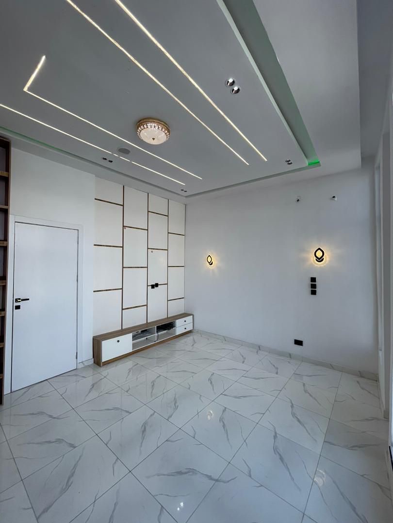 Lekki’s Finest: 4BR Smart Home in Secure Estate