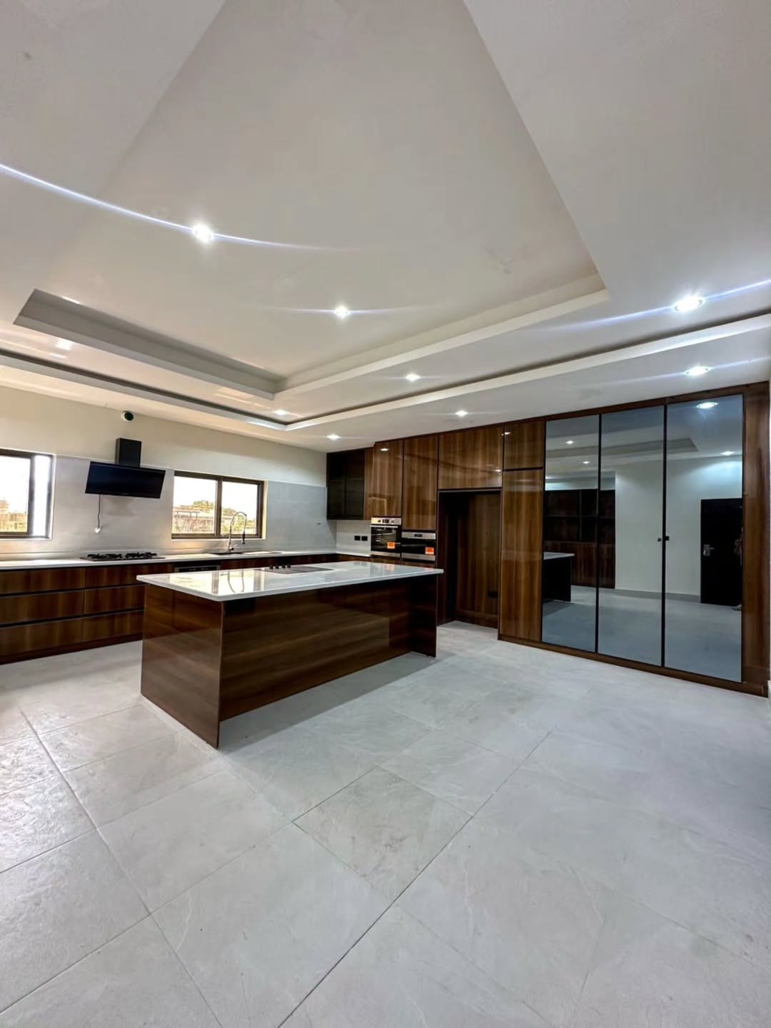 Elevate Your Life: 5-Bed Penthouse with Panoramic Ikoyi Views