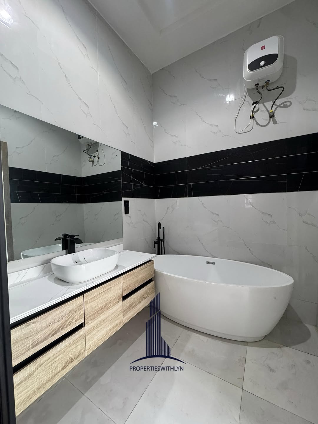 Elegant 4-Bedroom Haven with BQ in Lekki