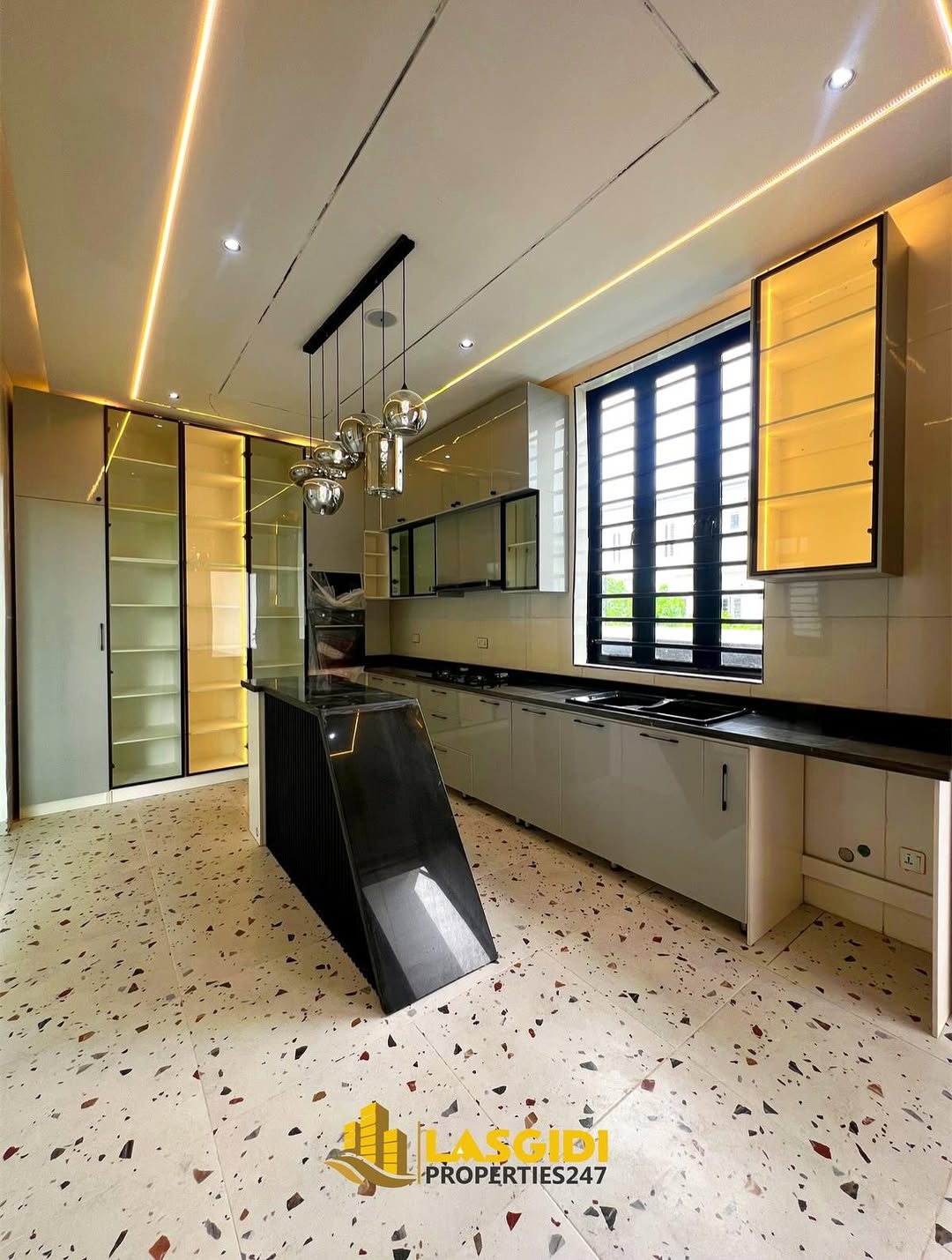 Stunning 5-Bed Duplex with Pool in Serene Lekki