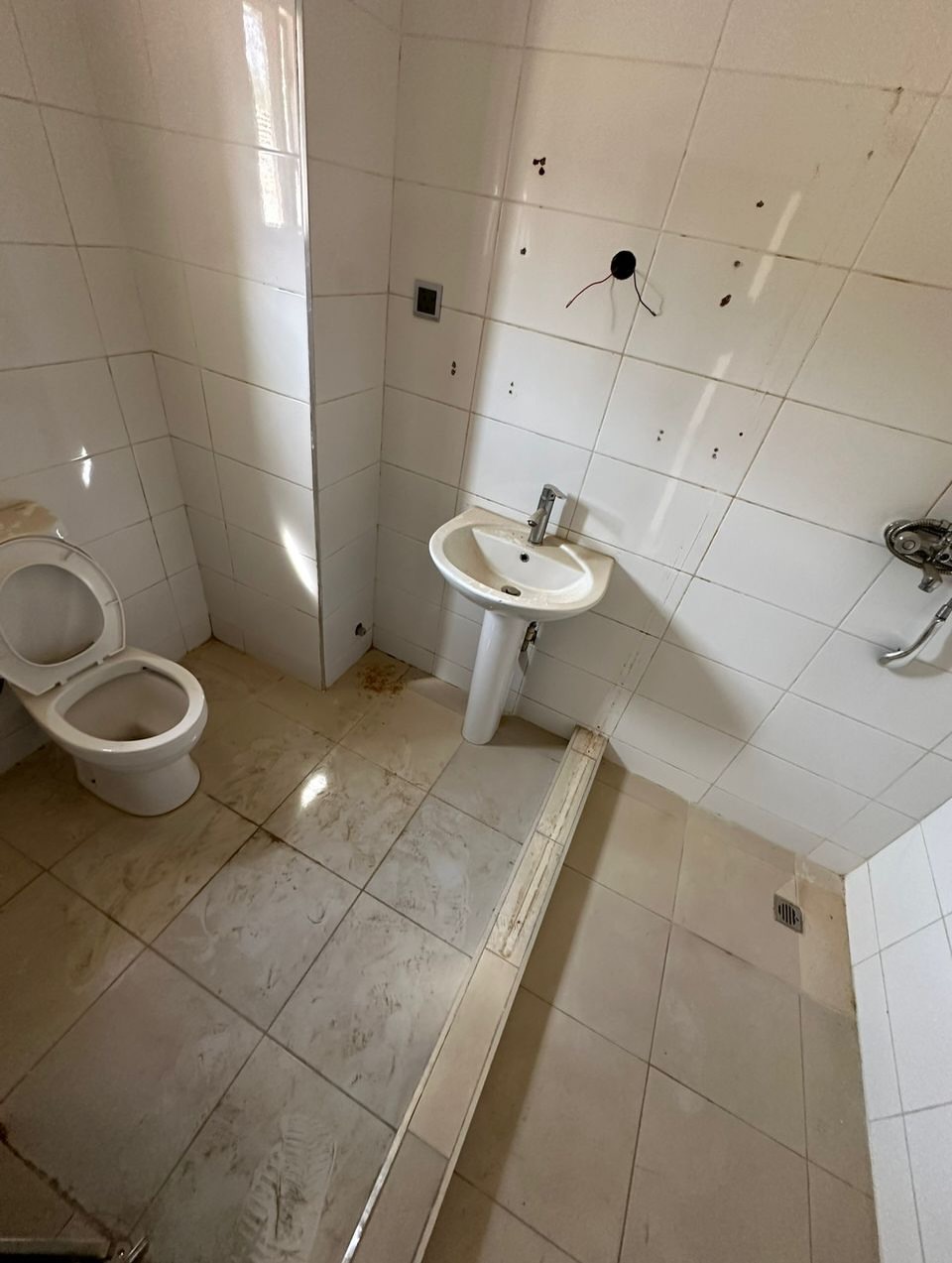 Serene Ground-Floor Haven in Jahi