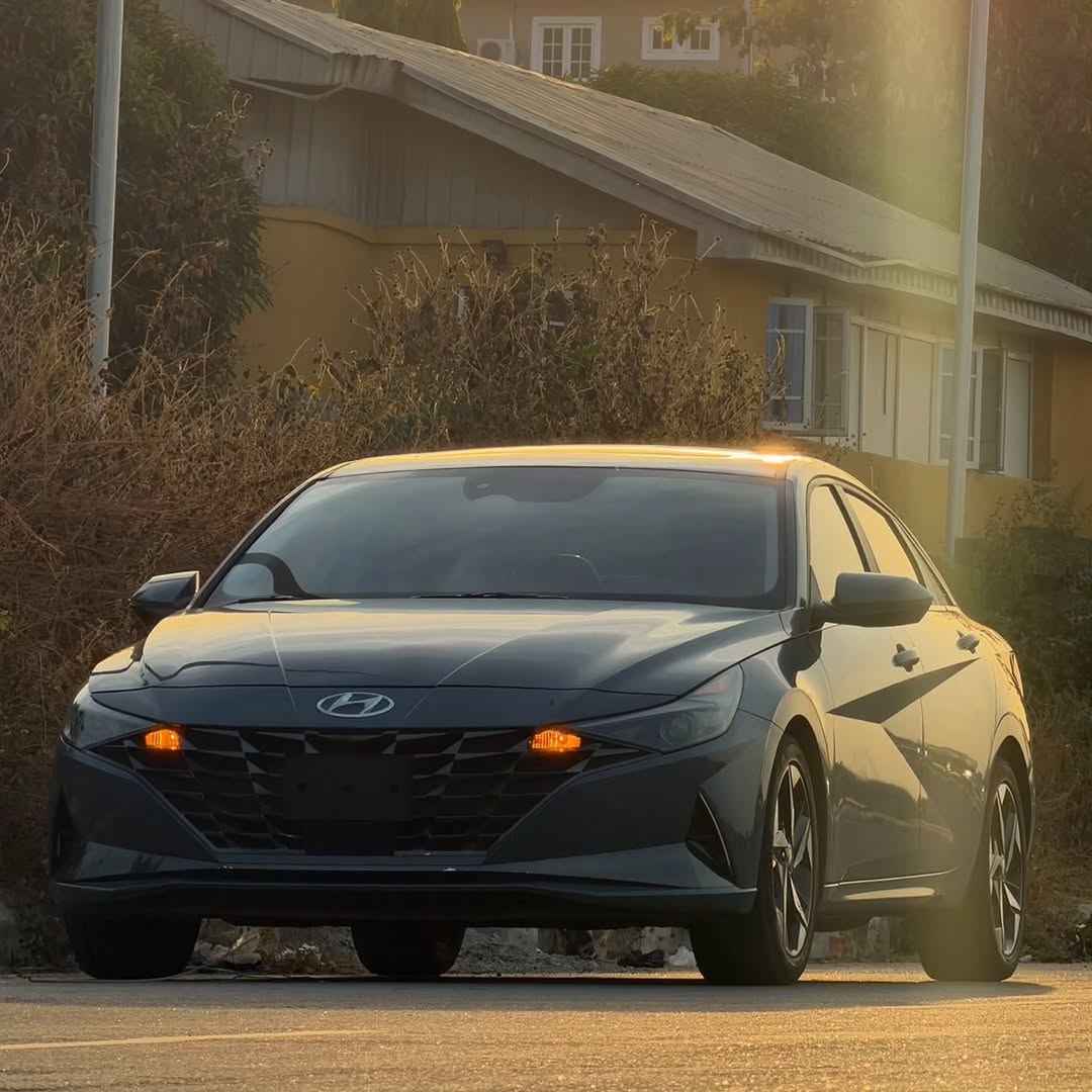 2023 Elantra Luxury: 65K Miles, Premium Style