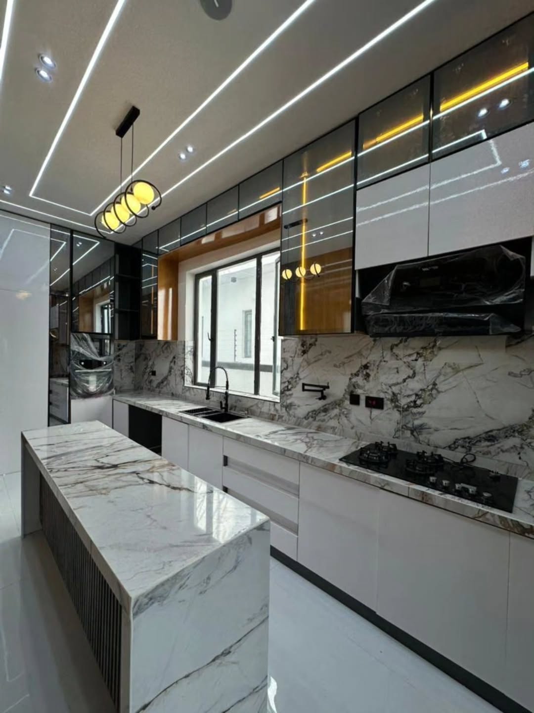 Stunning 5-Bed Duplex with Cinema & Pool in Ajah