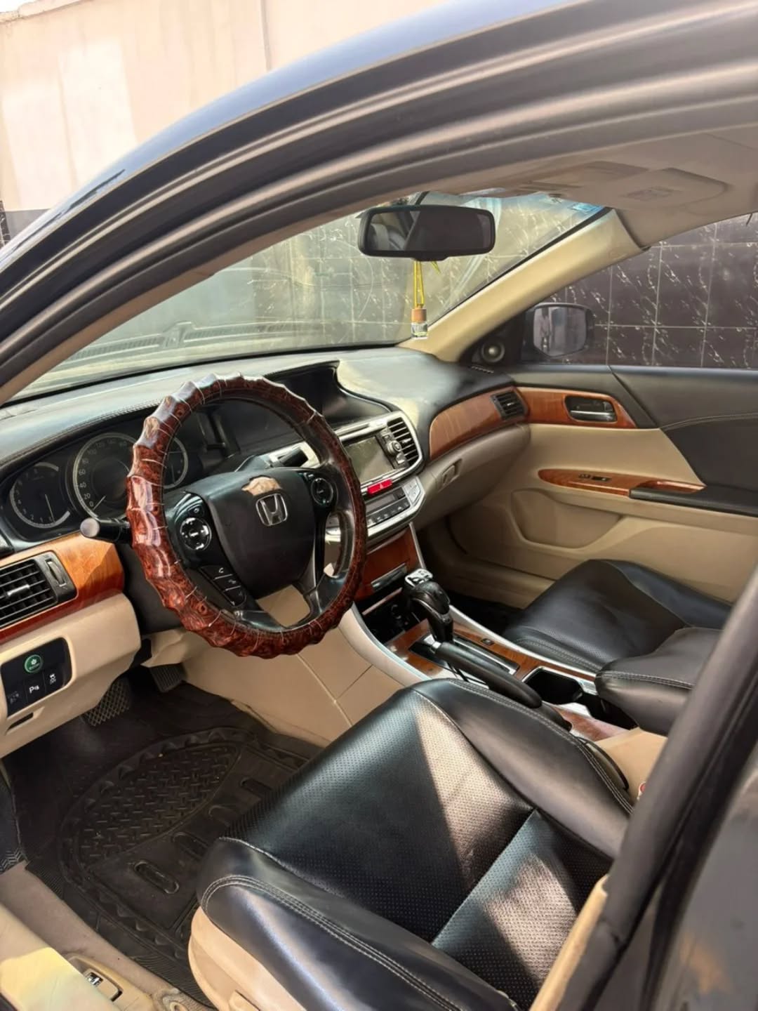 2016-Look Honda Accord: Luxury Upgrade, Low Price