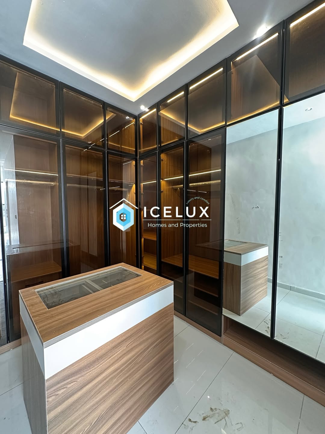 Lagos Luxury: 5-Bed Estate Home with Resort-Style Pool