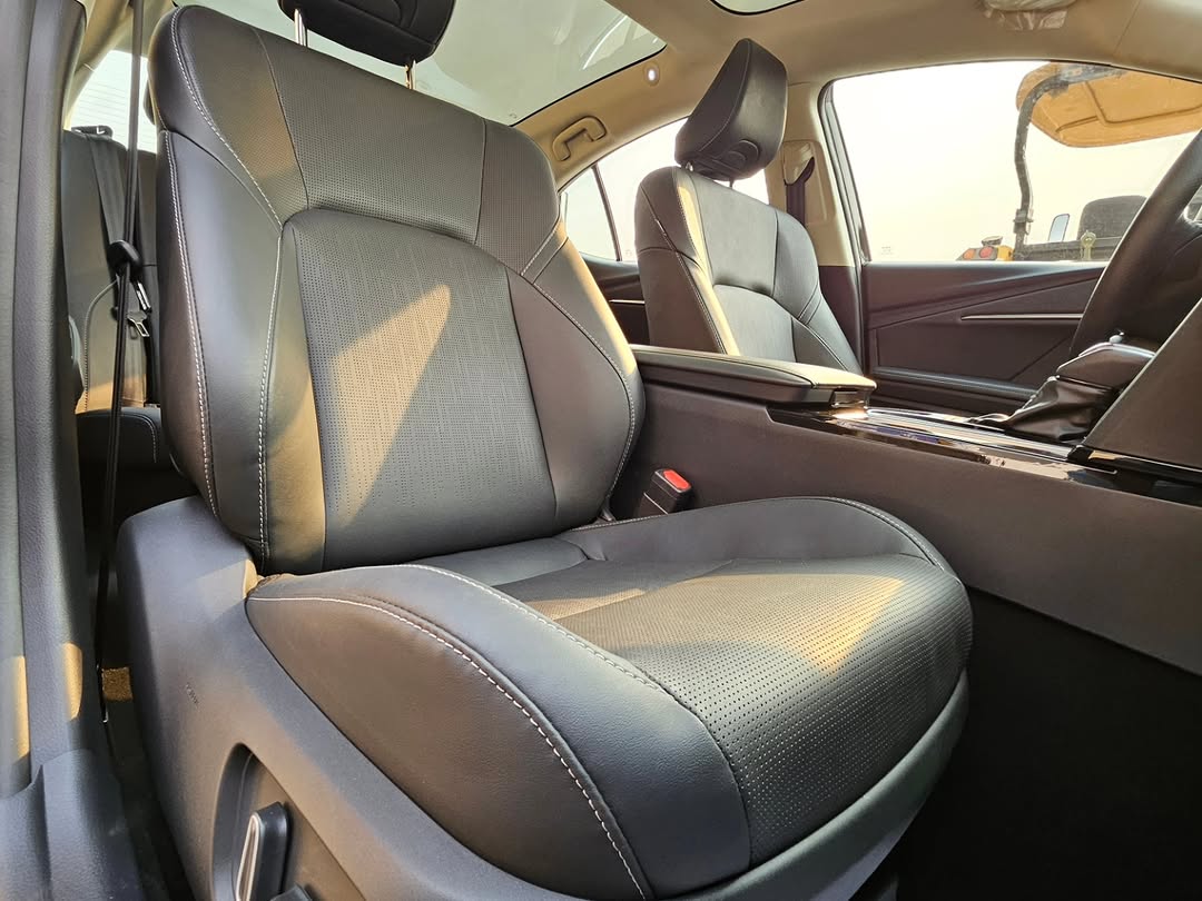 2025 Toyota Camry Hybrid: Luxury Meets Legendary Efficiency