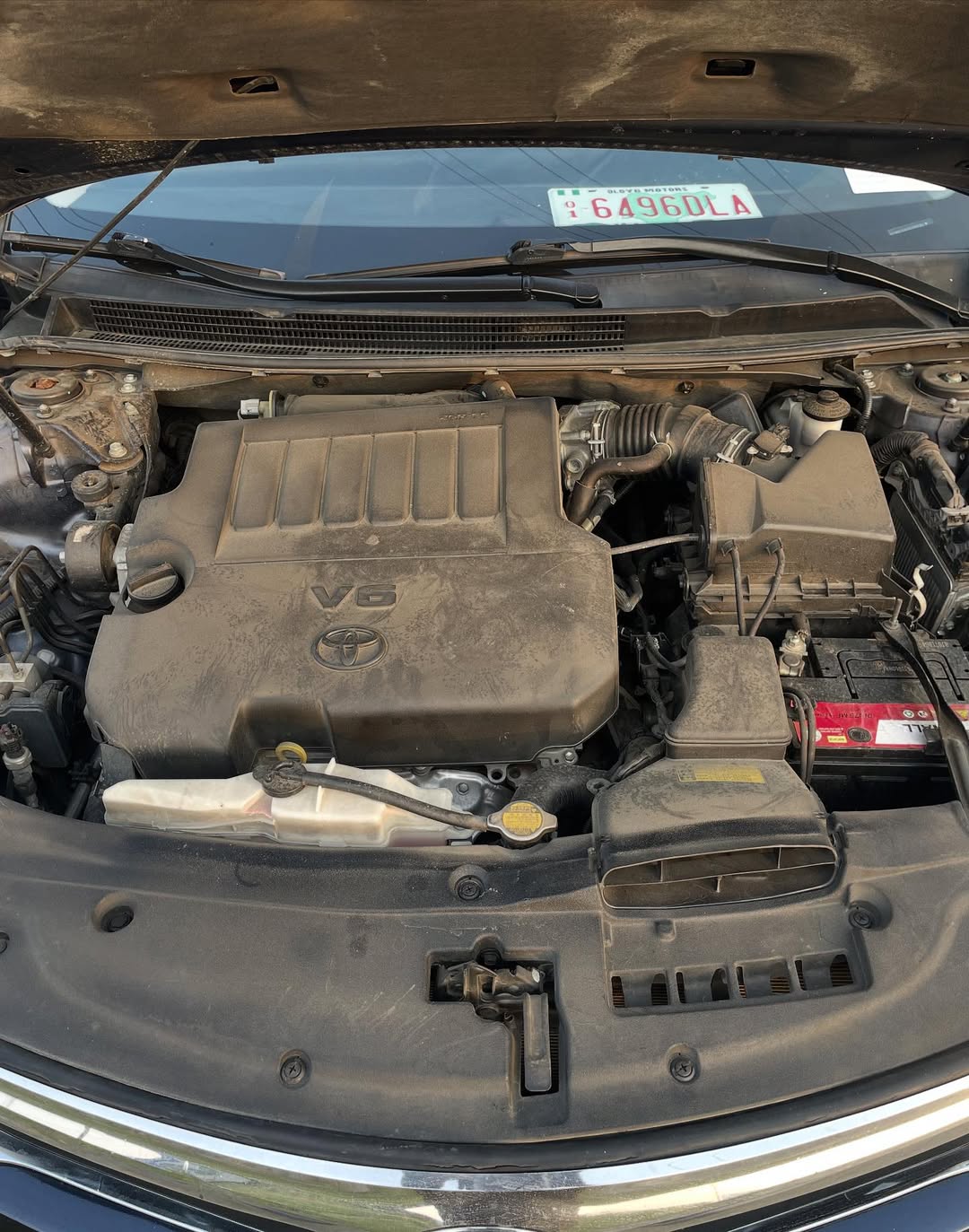 Luxury 2014 Toyota Avalon: Sunroof & Tech