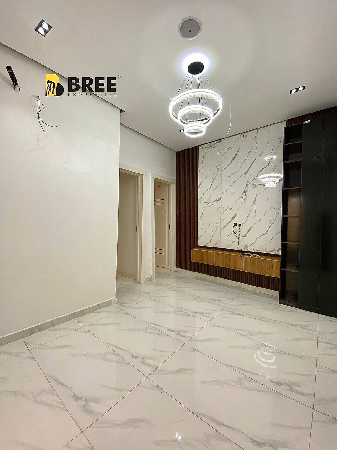 Elegant 5-Bedroom Haven with Pool in Prime Chevron Estate