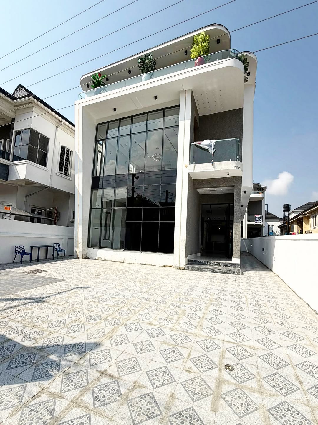 Lavish 5-Bedroom Haven with Private Pool in Lekki