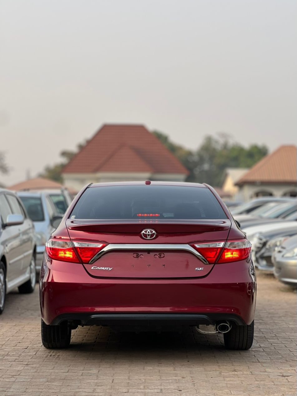 2016 Toyota Camry SE: Duty-Paid & Accident-Free