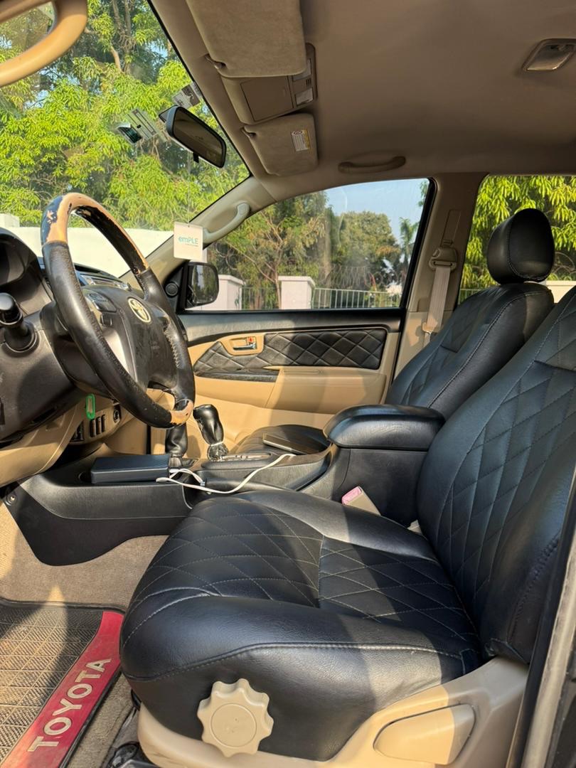 2015 Toyota Fortuner: Original Papers, 28M