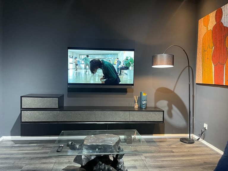 Bayview Elegance: Pool, Gym & Lagos Luxury