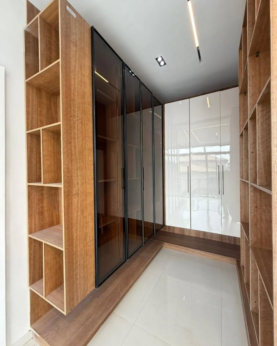 Ajahn Oasis: 5BR Duplex with Pool & Smart Tech