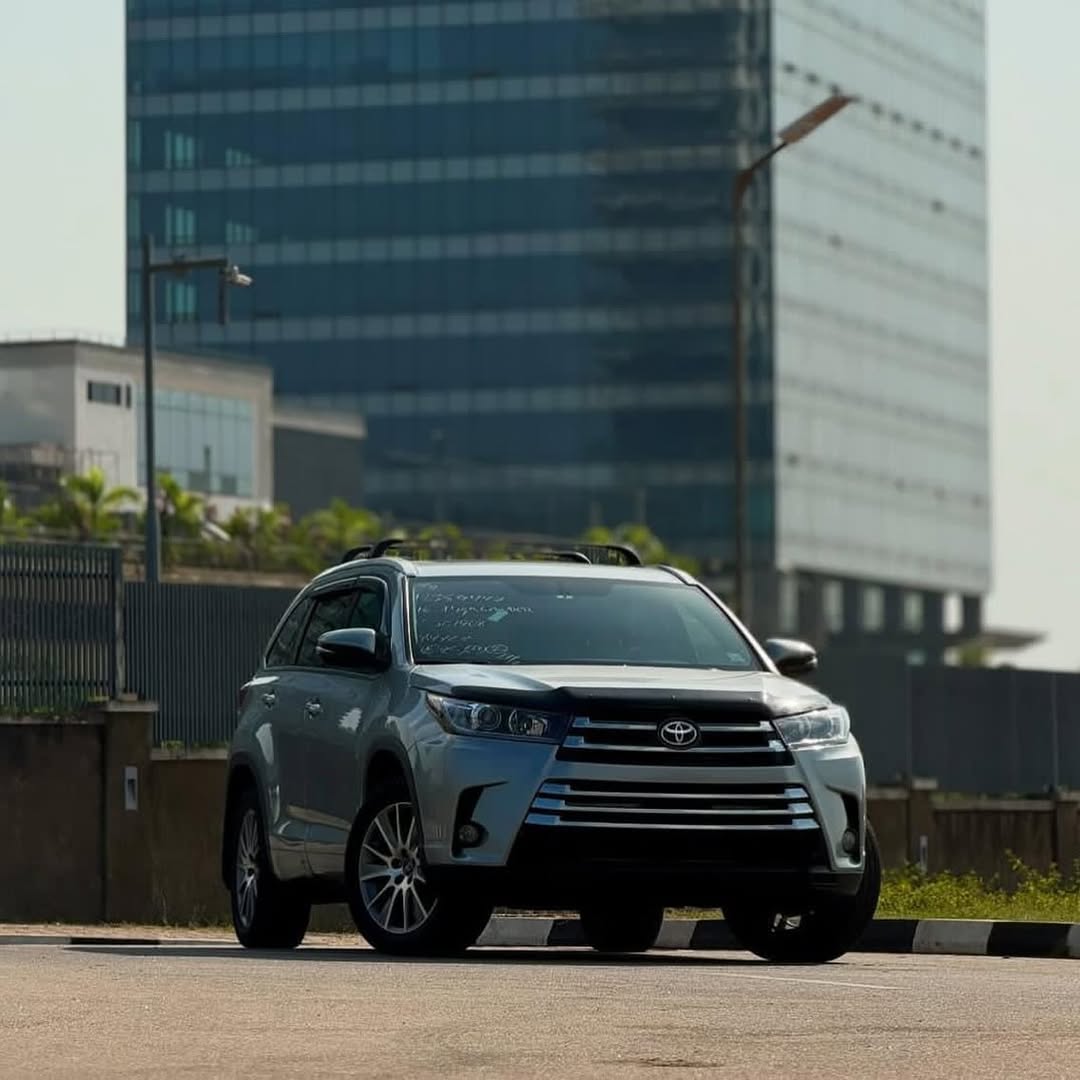 2017 Toyota Highlander XLE: Perfect & Panoramic