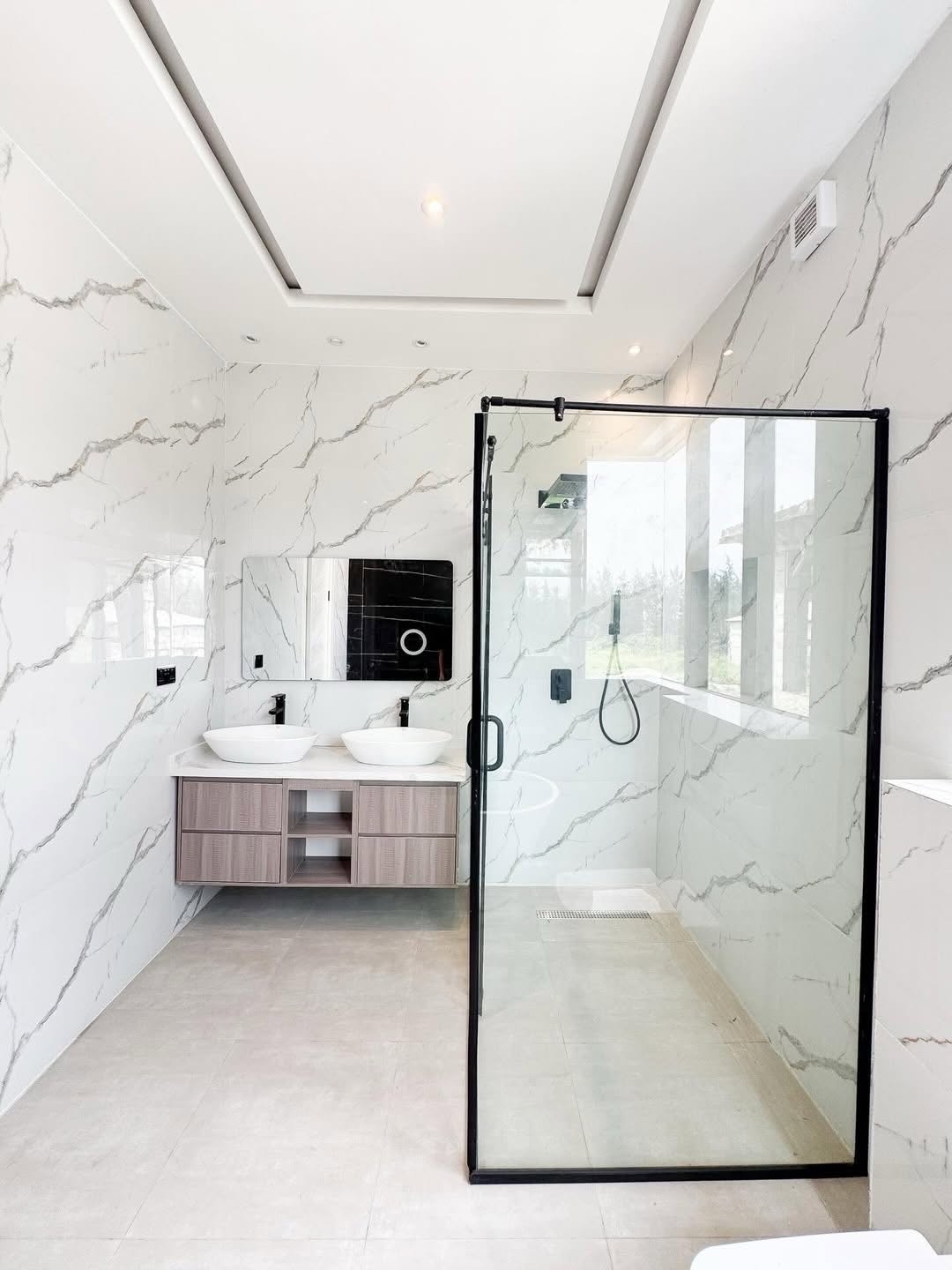 Lekki’s Ultimate 5-Bedroom Haven with Pool & Rooftop Terrace