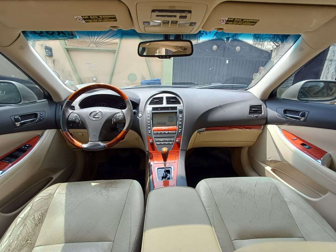 Luxury Redefined: 2011 Lexus ES 350 Full Option