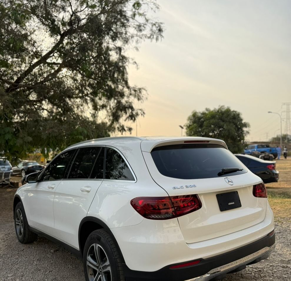 Luxury SUV: Loaded Tech & Heated Seats