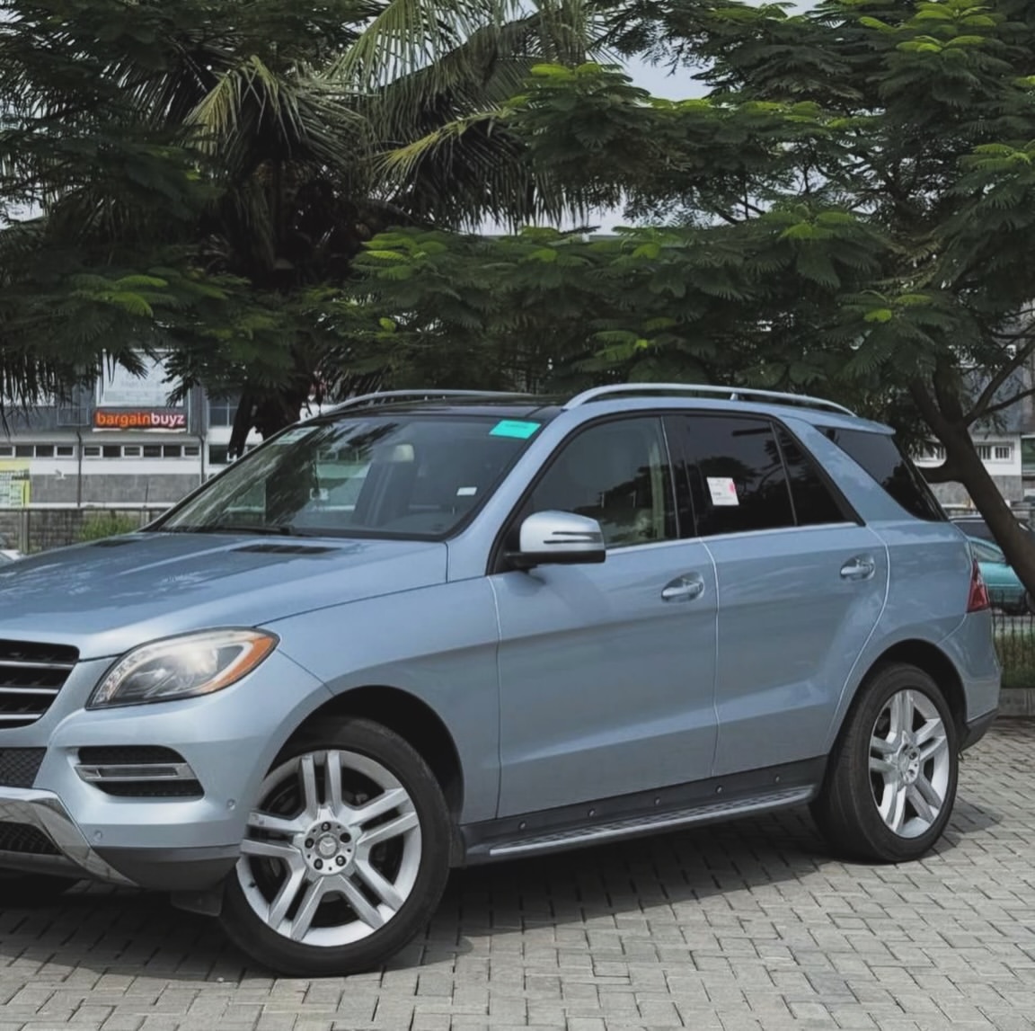 Luxury ML350: Fresh Import, Loaded & Accident-Free