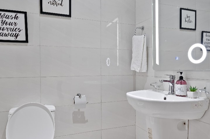 Live the Ikoyi Dream: 3BR Haven with Pool & Gym