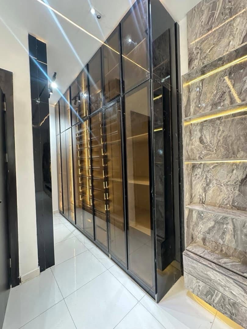 Chevron’s Crown Jewel: 5-Bed Duplex with Pool & BQ