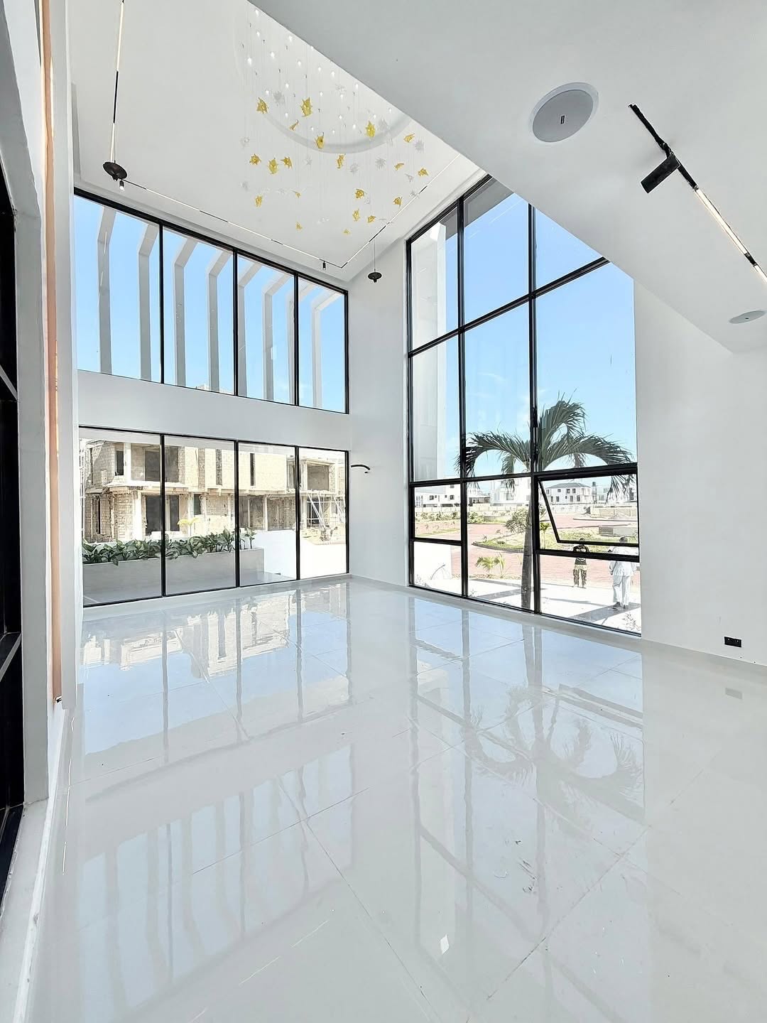 Osapa London’s Grand 600SQM Estate with Rooftop Terrace & Pool