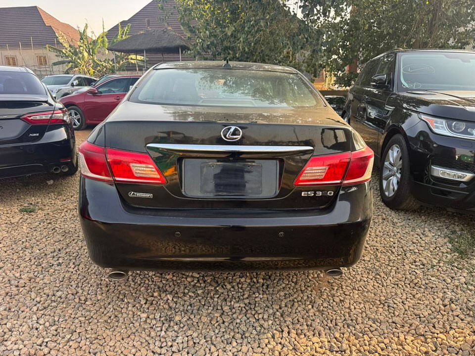 Luxury Lexus ES350: Perfect Drive, Pristine Papers