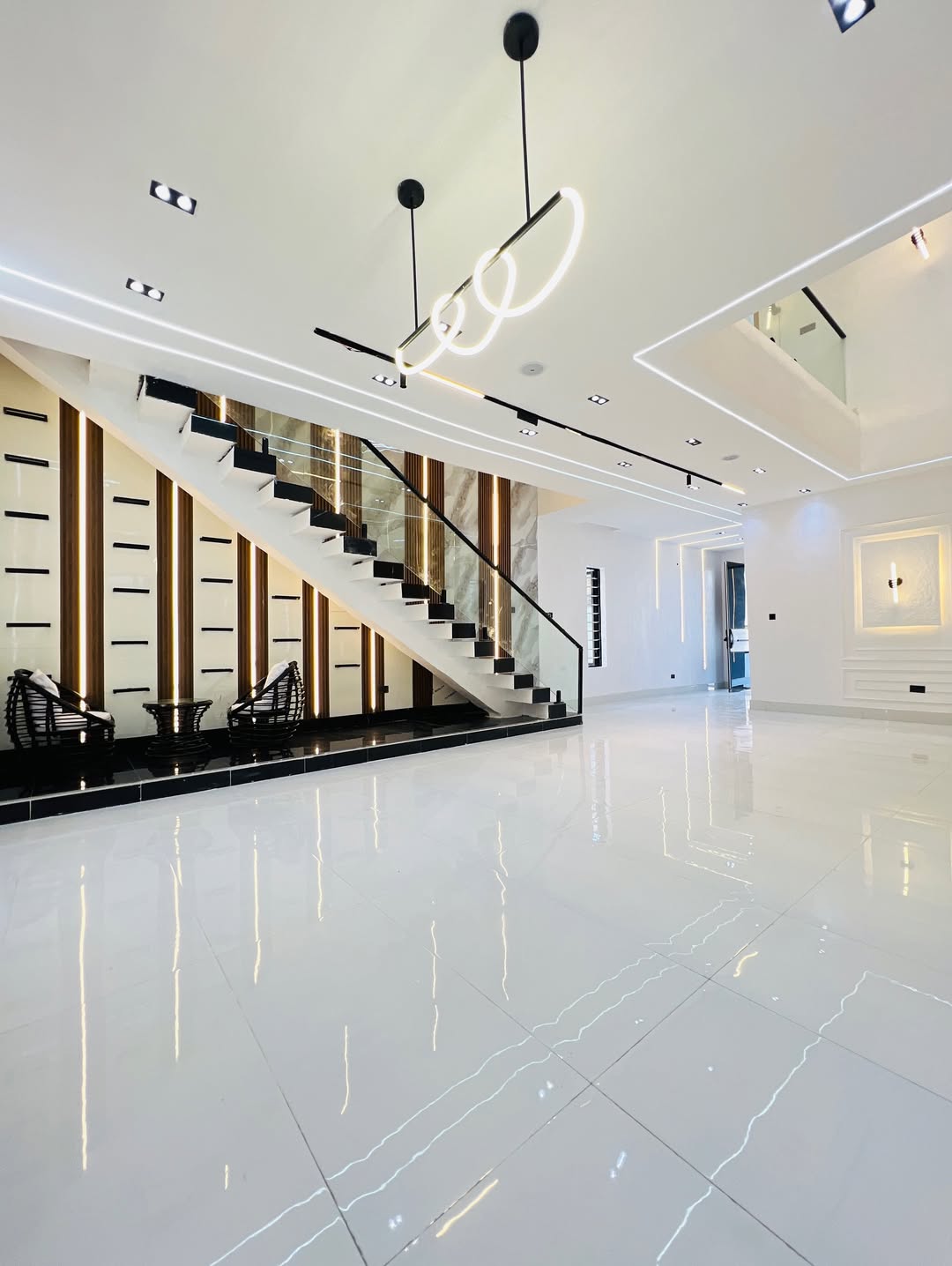 Ultimate 5-Bed Lekki Duplex with Cinema & Rooftop