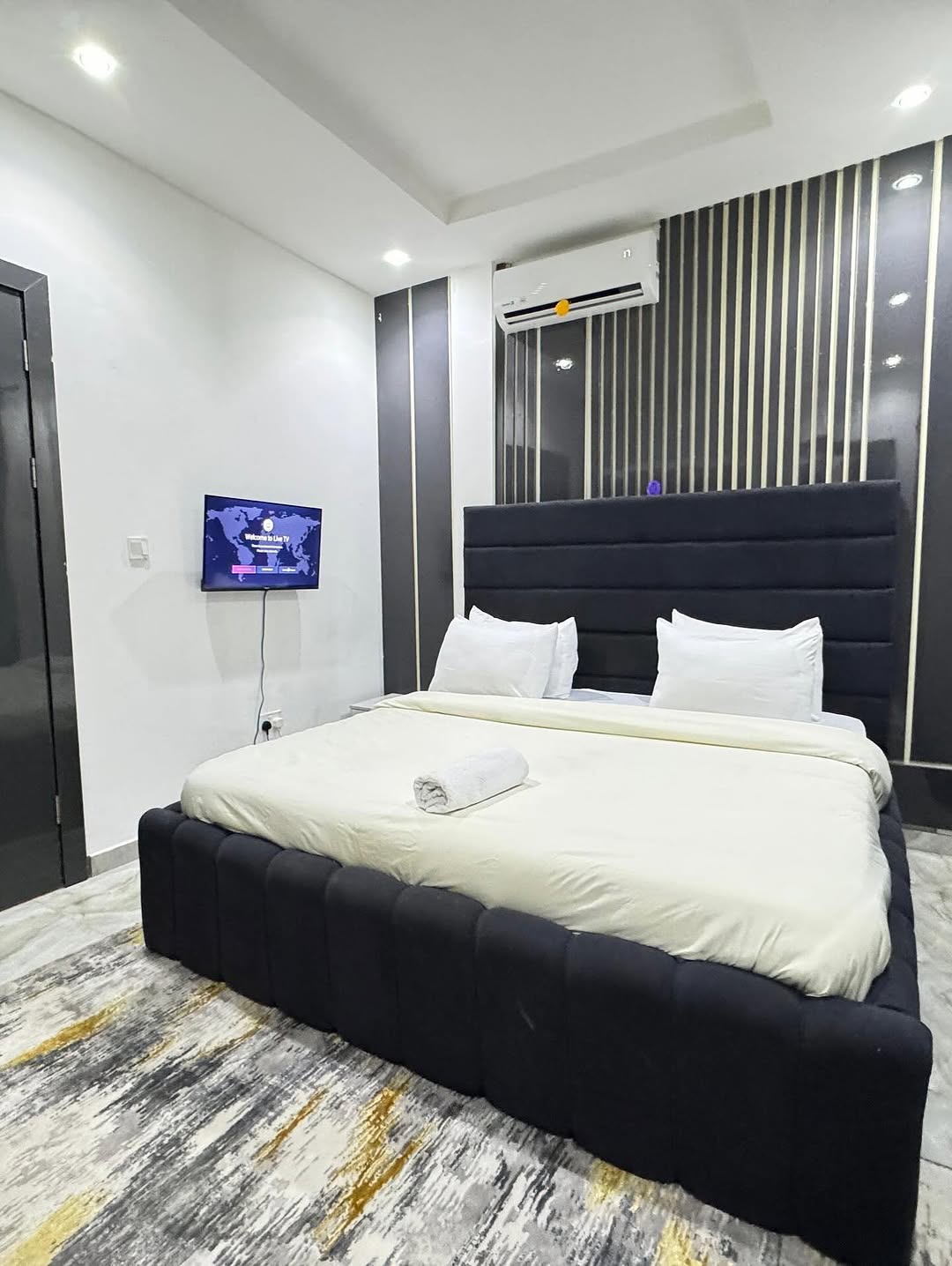 Luxury One-Bedroom Shortlet in Lekki Phase 1