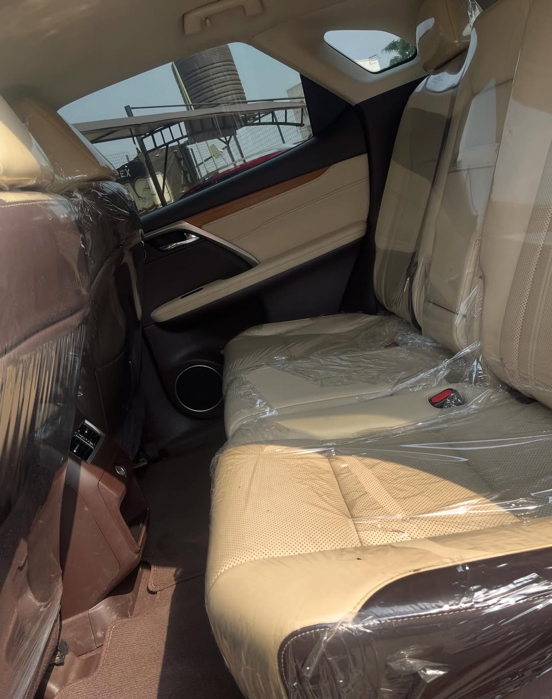 Luxury Lexus RX350: Sunroof & Safety Tech