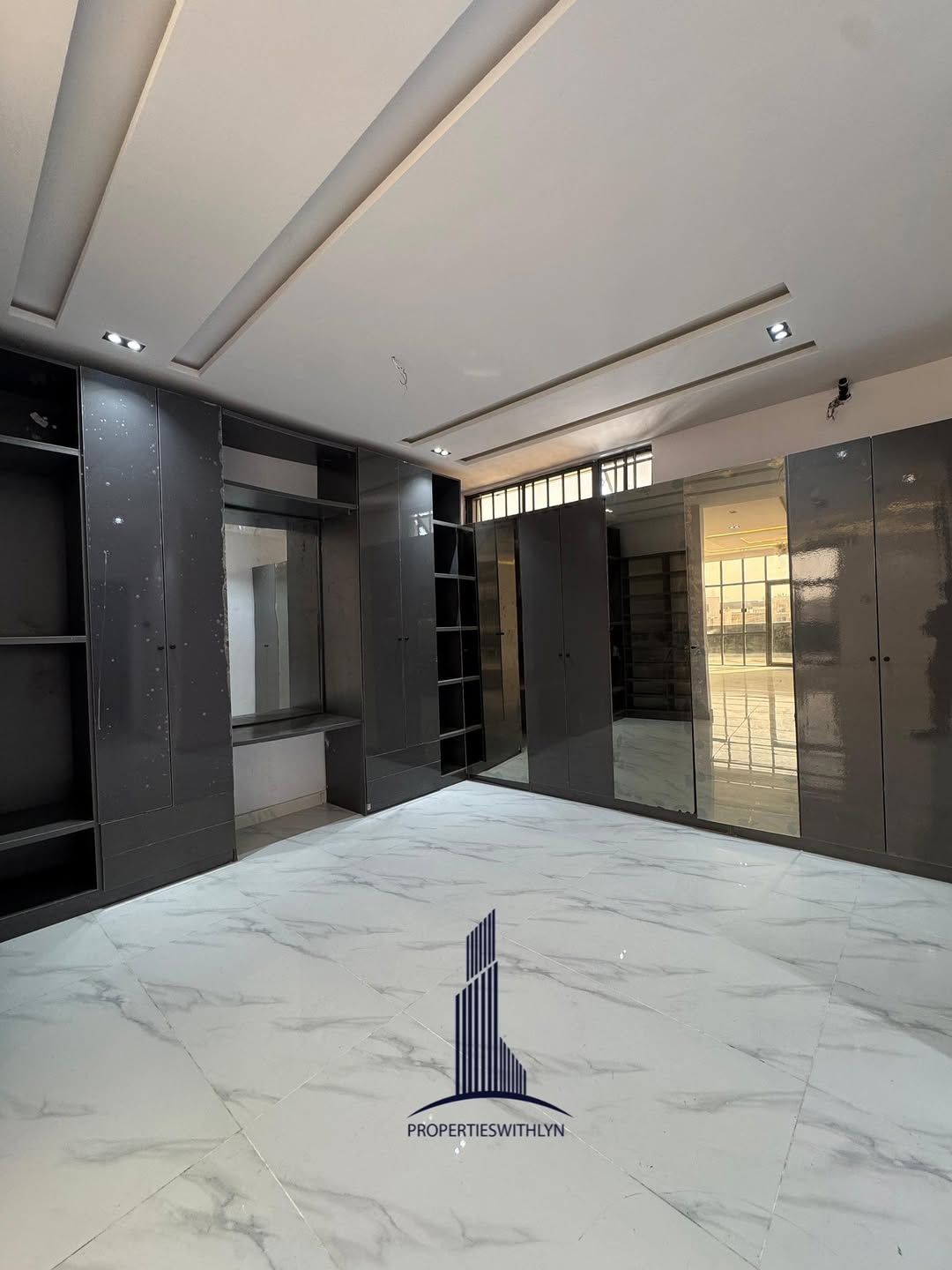 Stunning 5-Bed Duplex with Pool & Jacuzzi in Lekki