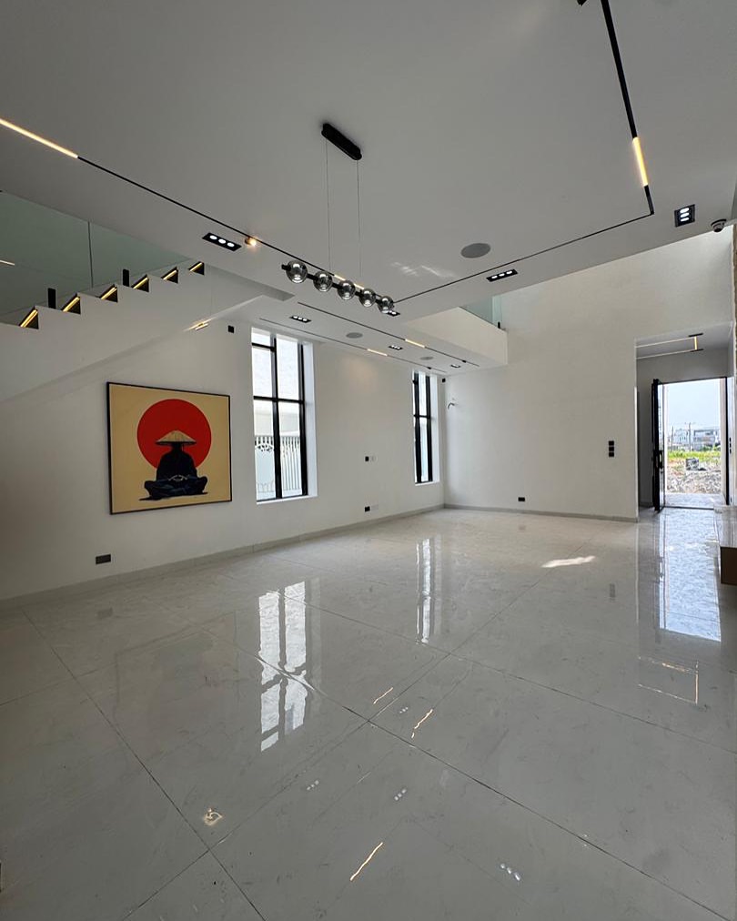 Cinematic Luxury: 5-Bed Duplex with Pool in Osapa London