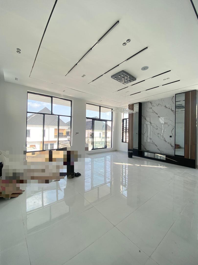 Sangotedo Sanctuary: 5-Bedroom Estate Gem with Pool