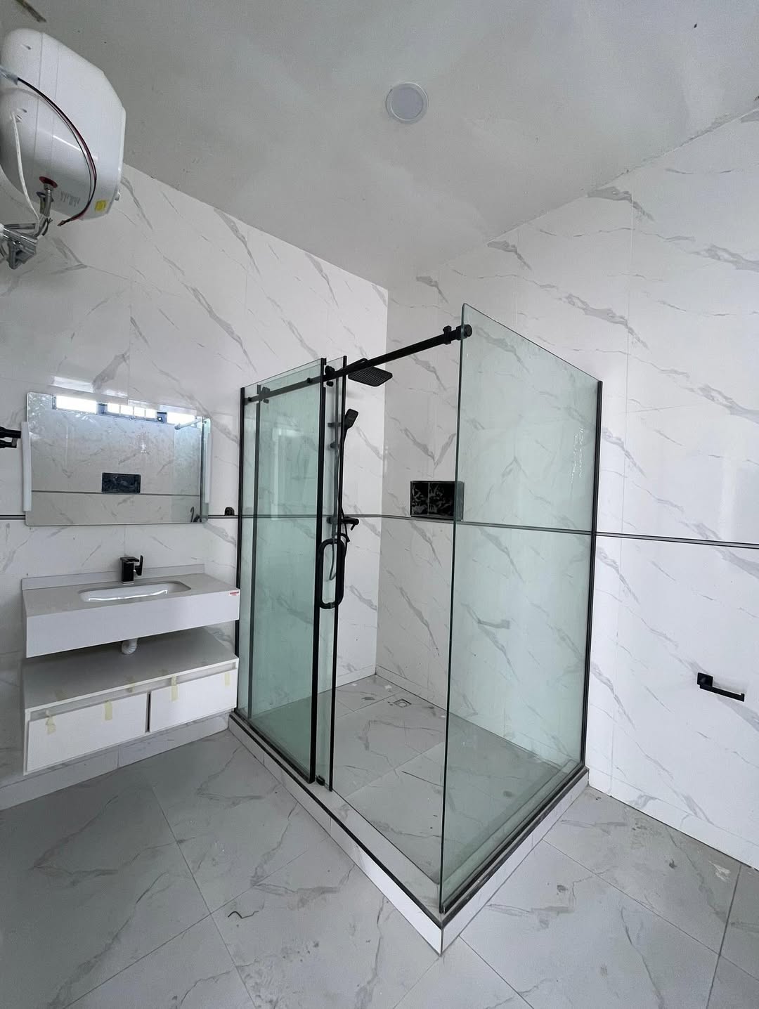 Spacious 5-Bedroom Duplex in Prime Chevron Lekki