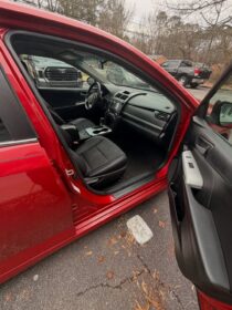 2014 Toyota Camry SE: Unbeatable Value & Reliability