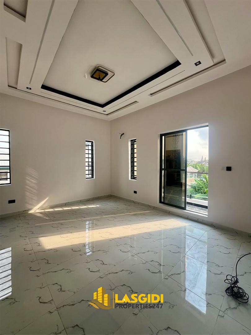 Serene 3-Bed Terrace Duplex with Walk-In Closets