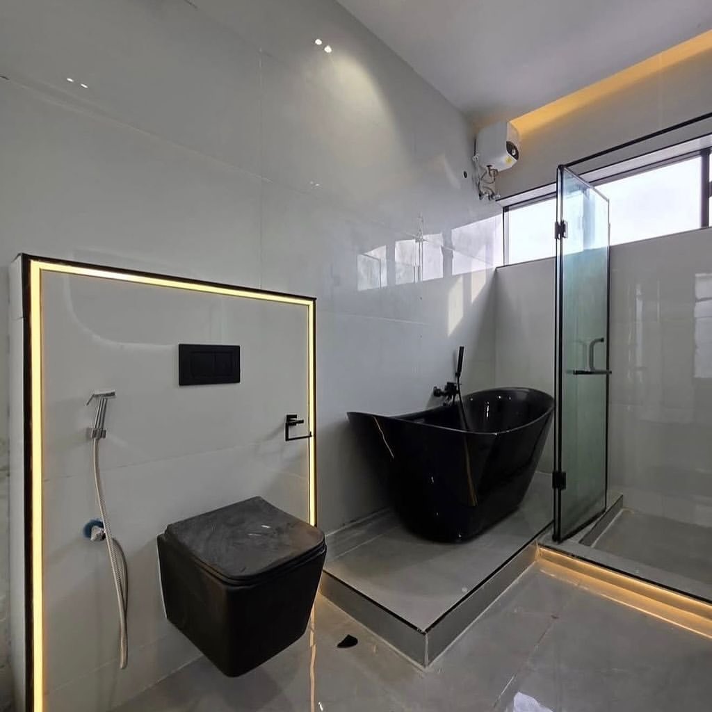 Opulent 5-Bed Duplex with Resort-Style Pool in Chevron