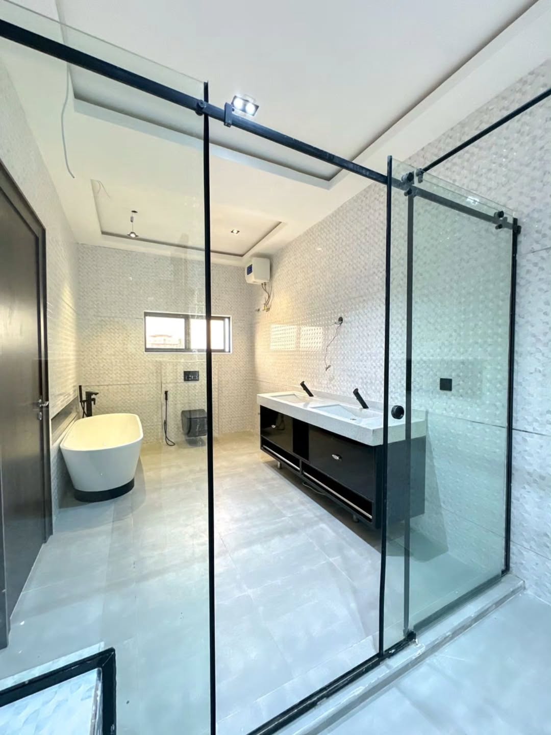 Elevate Your Life: 5-Bed Penthouse with Panoramic Ikoyi Views