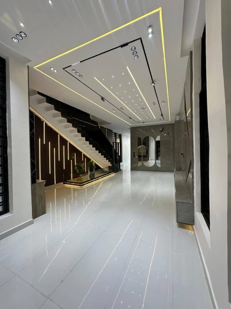 Chevron’s Crown Jewel: 5-Bed Duplex with Pool & BQ