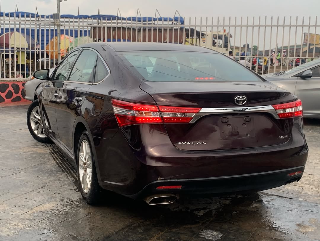 2014 Toyota Avalon: Luxury & Tech, Super Clean!