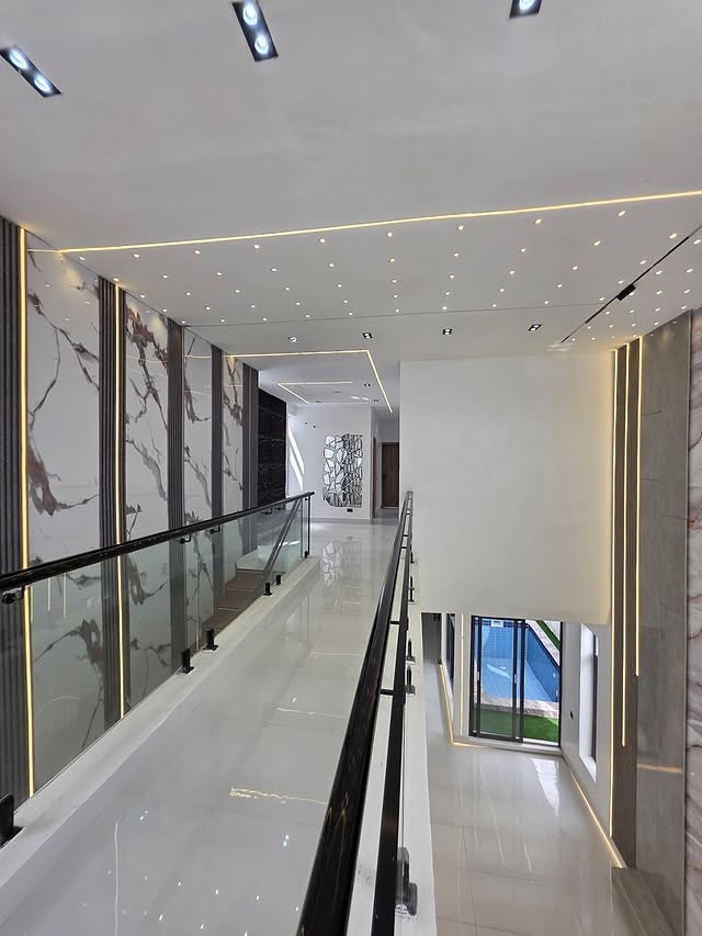 Luxury 5-Bed Smart Dulex with Pool in Ajah