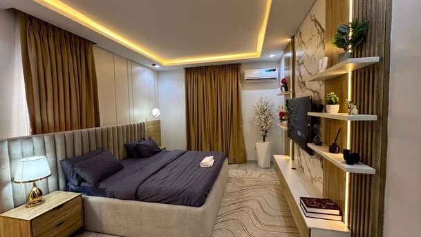 Ultimate 4-Bedroom Playground with PS5 & Pool Access