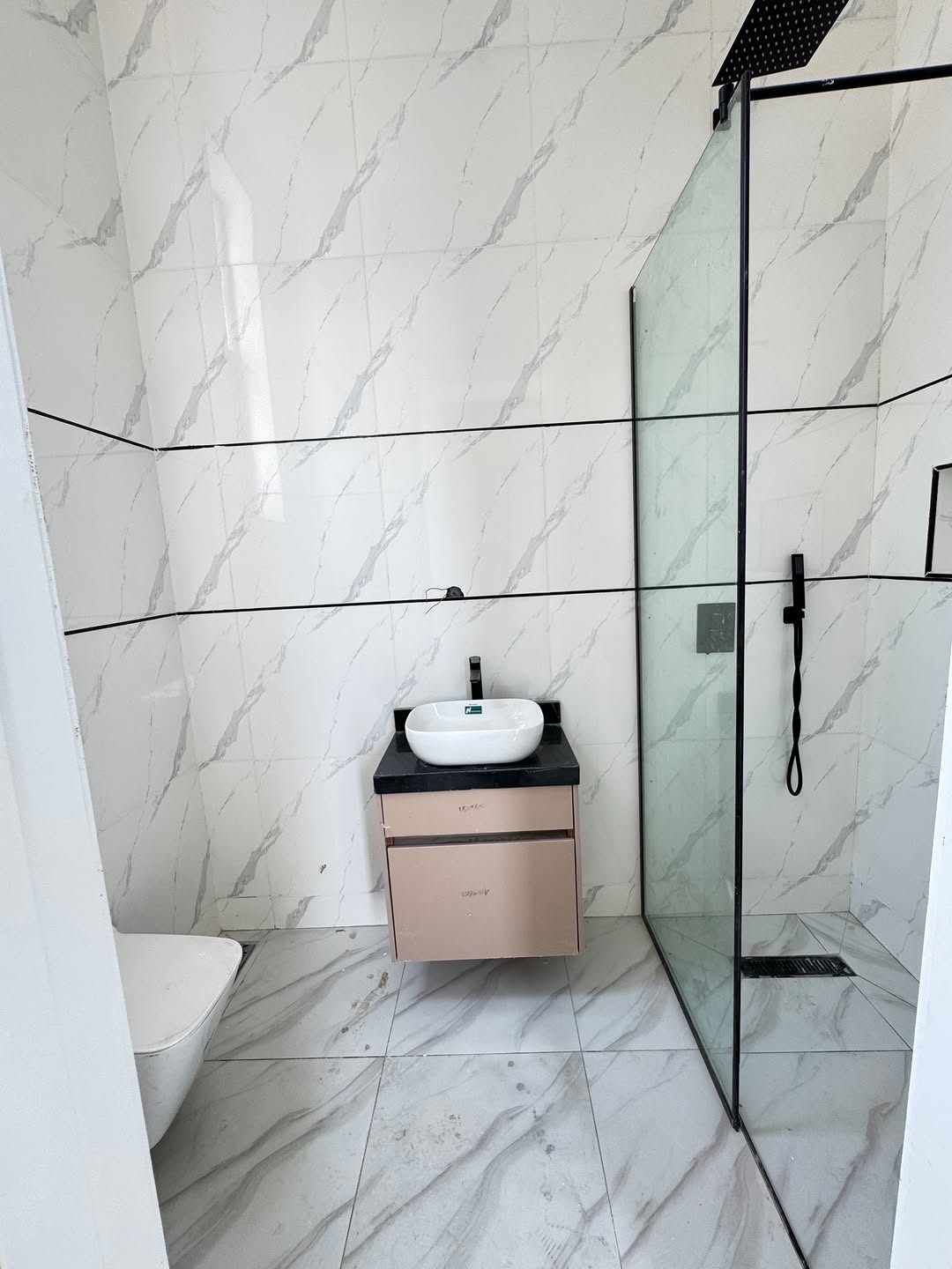 Lekki’s Ultimate 5-Bedroom Haven with Resort-Style Pool